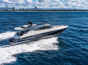 2022 Riviera 5400 Sport Yacht Platinum Edition