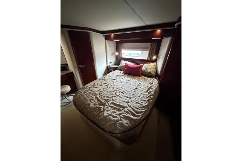  Yacht Photos Pics Luxurious bedroom interior of 2004 Sea Ray 480 Sedan Bridge yacht.