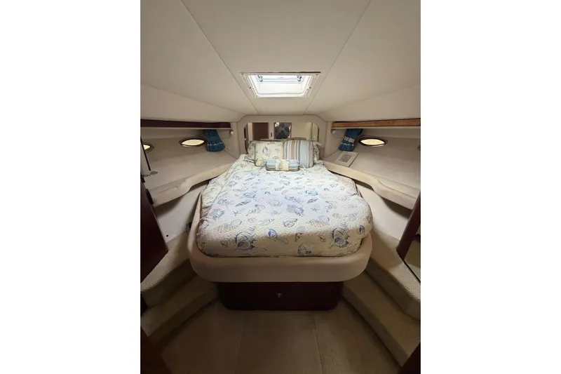  Yacht Photos Pics Luxurious bedroom interior of 2004 Sea Ray 480 Sedan Bridge yacht.