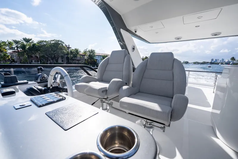 Next Play Yacht Photos Pics 2024 Azimut Fly 68 yacht helm with luxurious seating and modern controls.