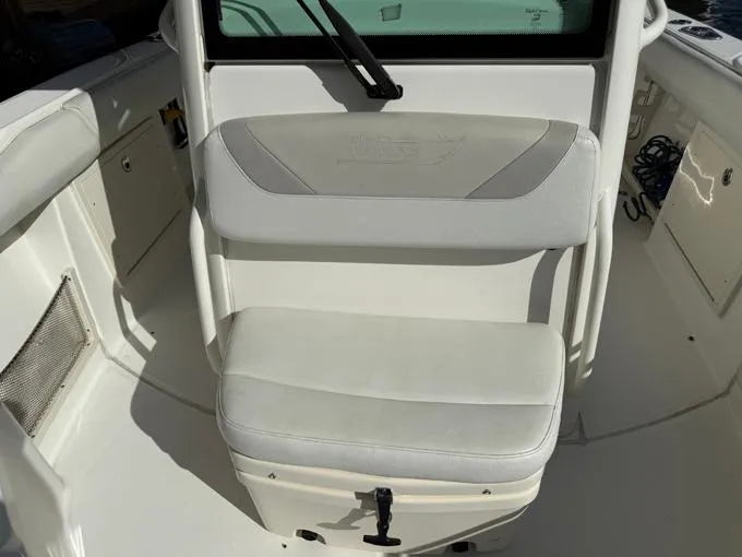 T/t Ossum Dream Yacht Photos Pics Console Seating via Removable Cooler