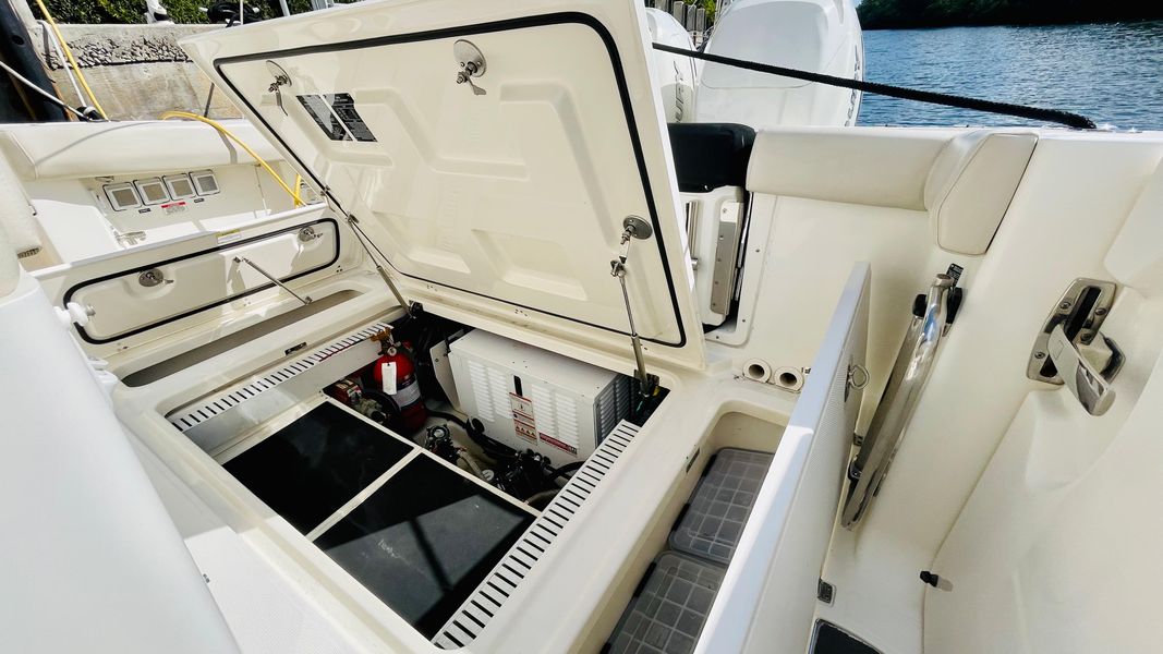 2019 Boston Whaler 350 Realm