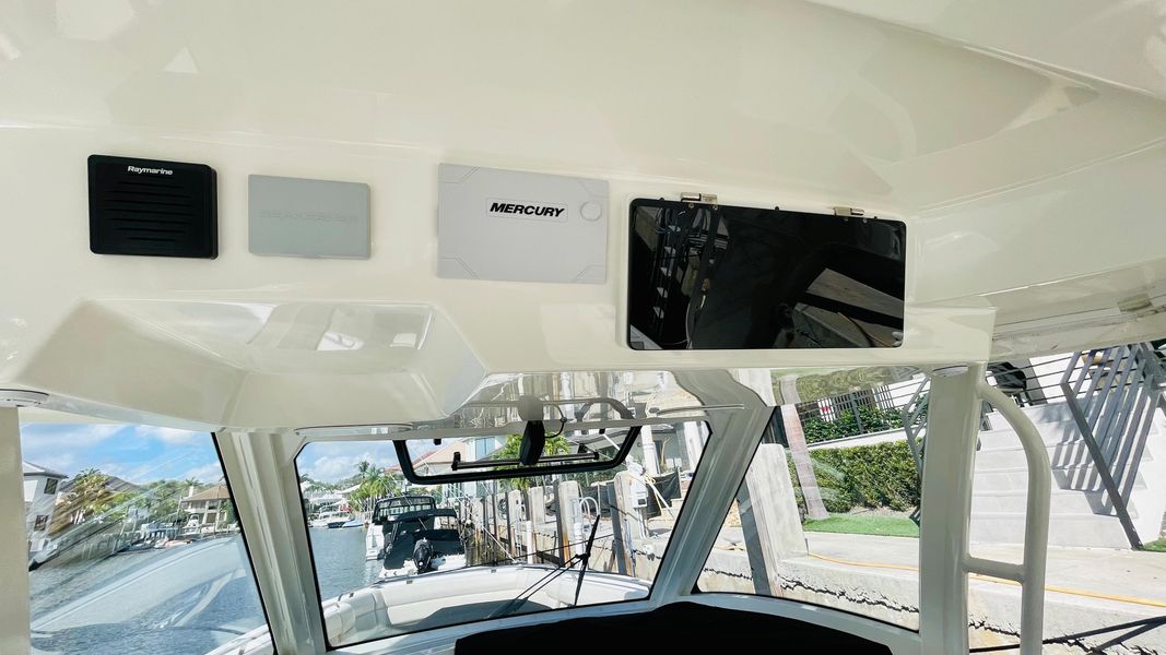 2019 Boston Whaler 350 Realm