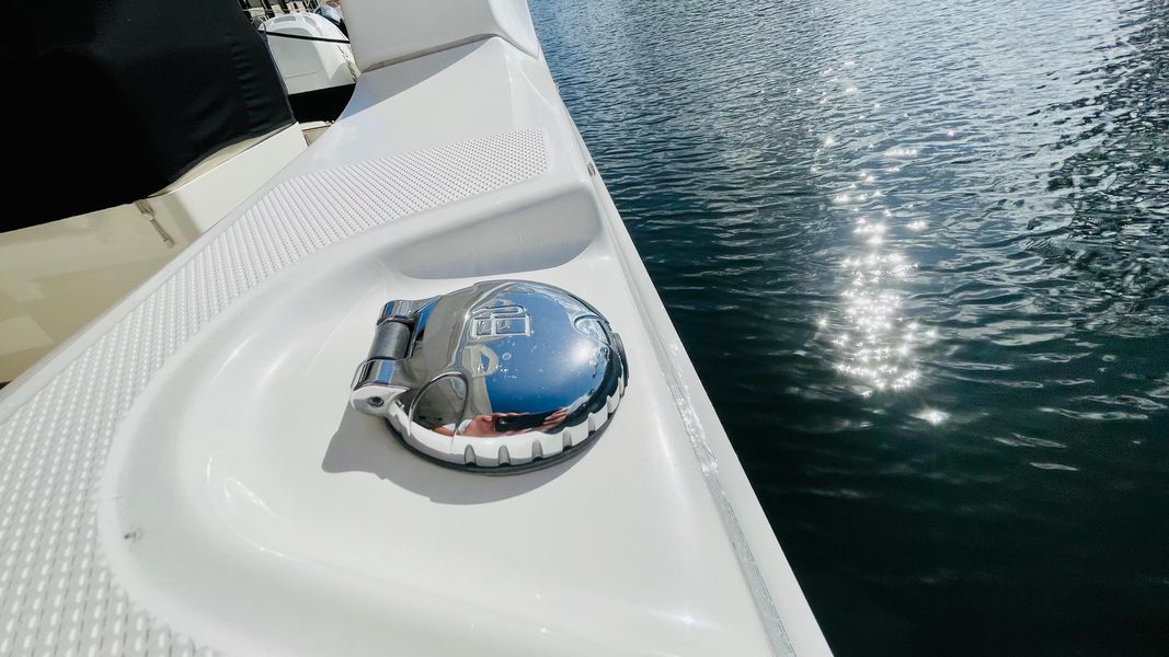 2019 Boston Whaler 350 Realm