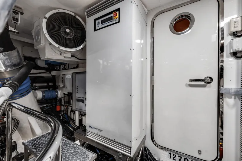 Wiggle Room Yacht Photos Pics 