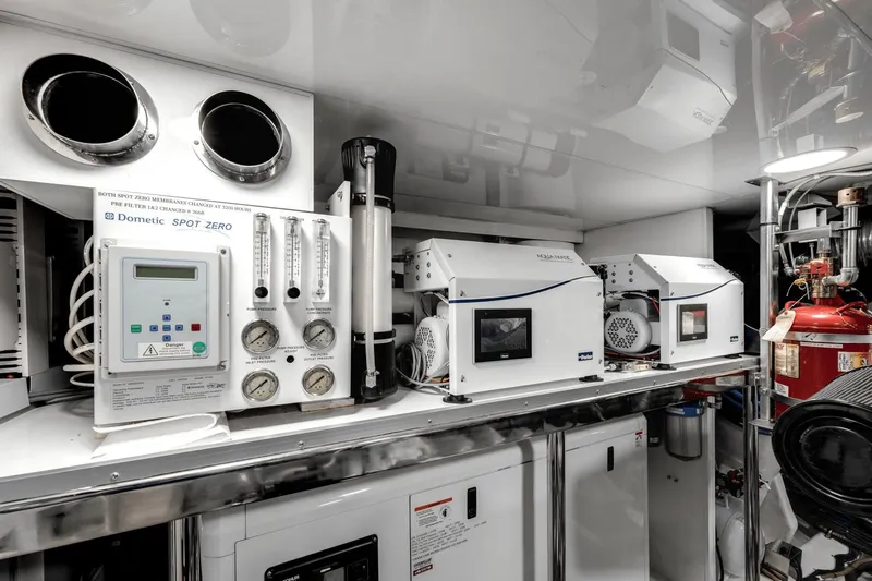 Wiggle Room Yacht Photos Pics 