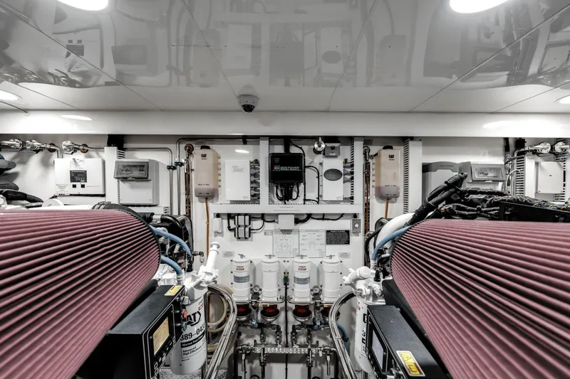 Wiggle Room Yacht Photos Pics 