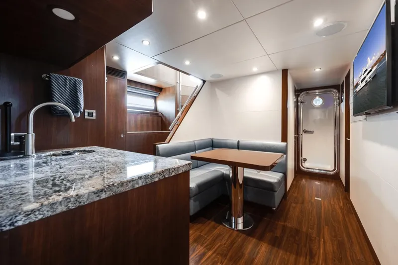 Wiggle Room Yacht Photos Pics 
