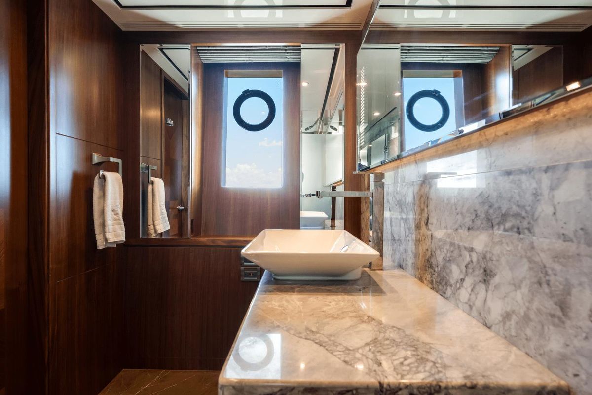 2018 Ocean Alexander 100 