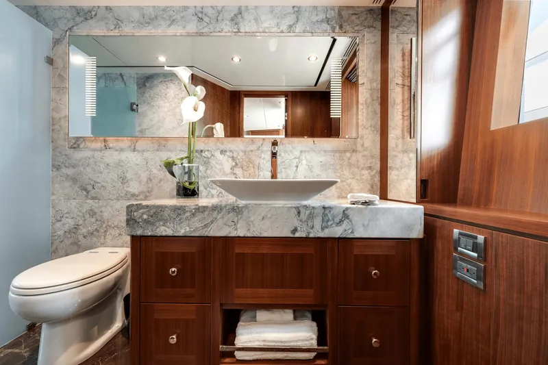 Wiggle Room Yacht Photos Pics 