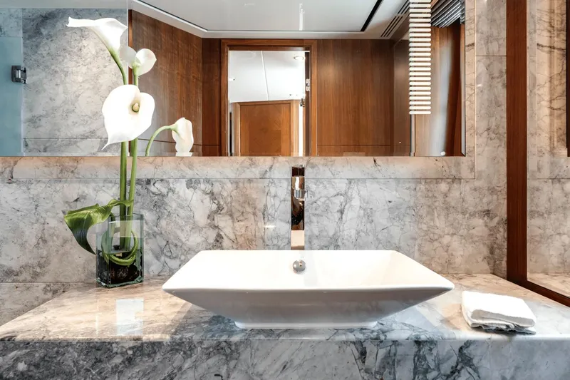 Wiggle Room Yacht Photos Pics 