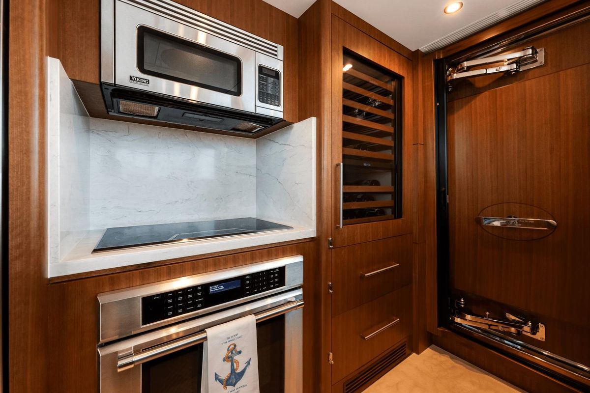 2018 Ocean Alexander 100 