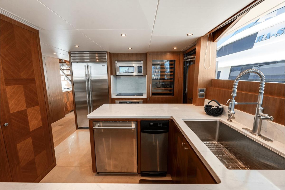 2018 Ocean Alexander 100 