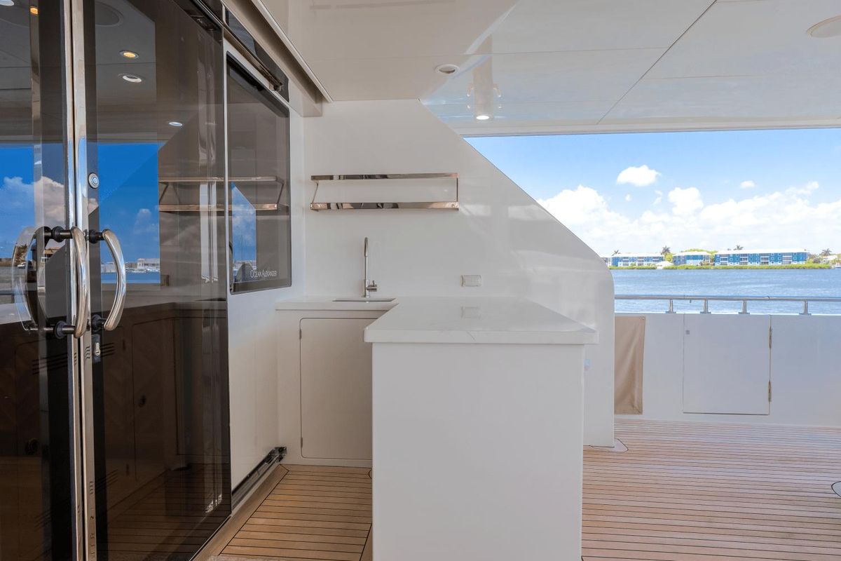 2018 Ocean Alexander 100 