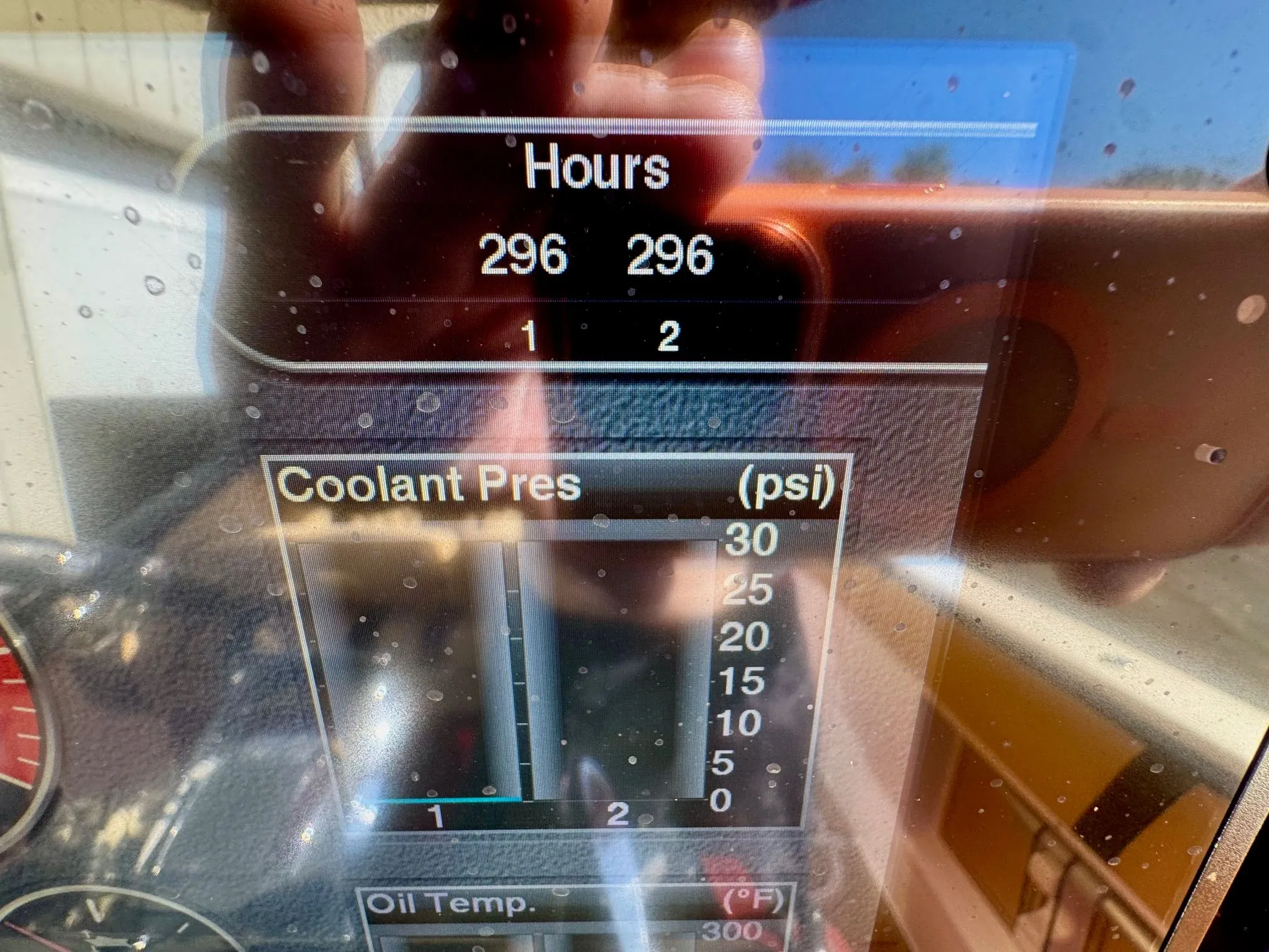 Display showing hours and coolant pressure, Concept 36' Open Deck 2019.