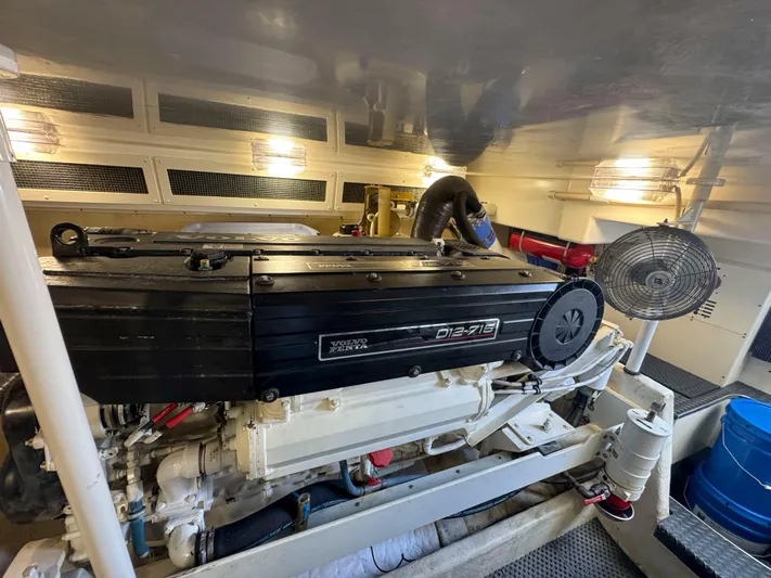 Monica T Yacht Photos Pics 