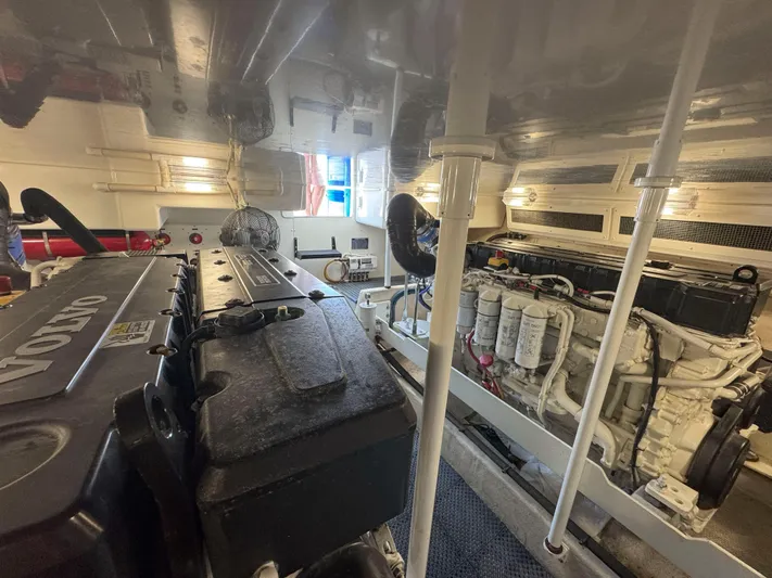 Monica T Yacht Photos Pics 