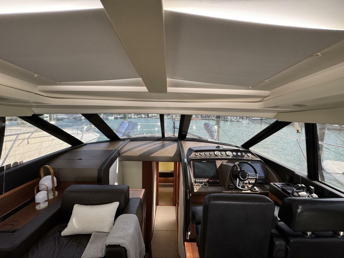 2014 Prestige 62 