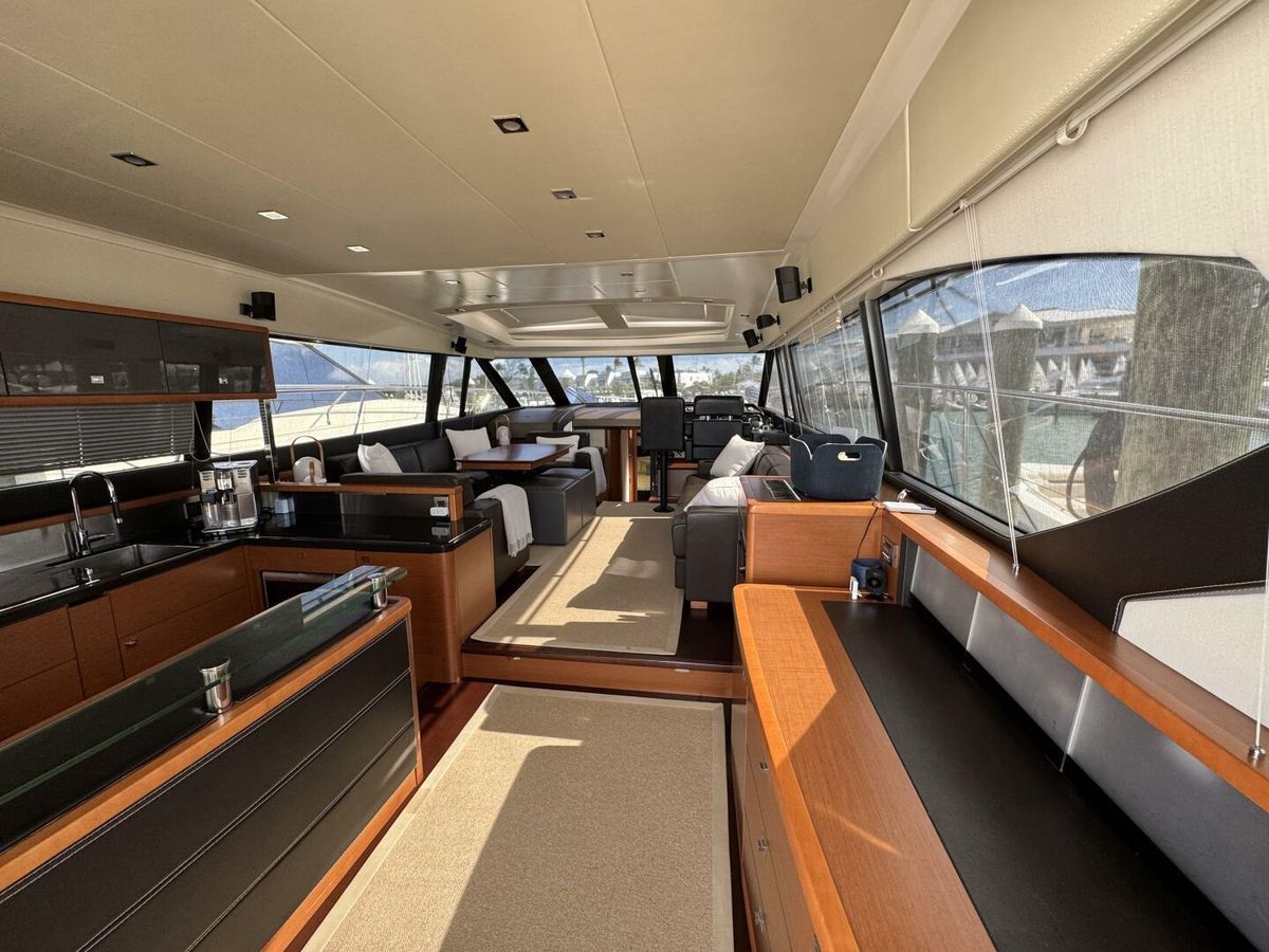 2014 Prestige 62 