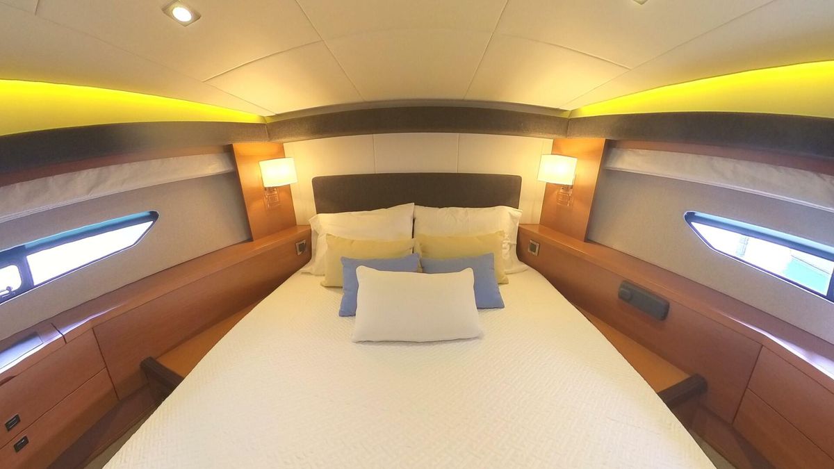 2014 Prestige 62 