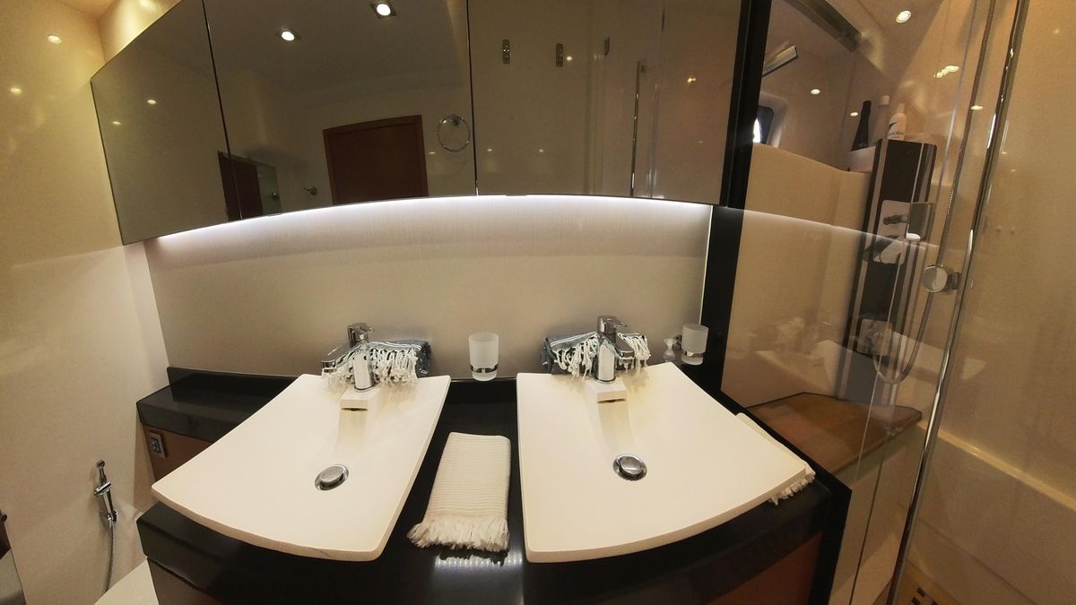 2014 Prestige 62 