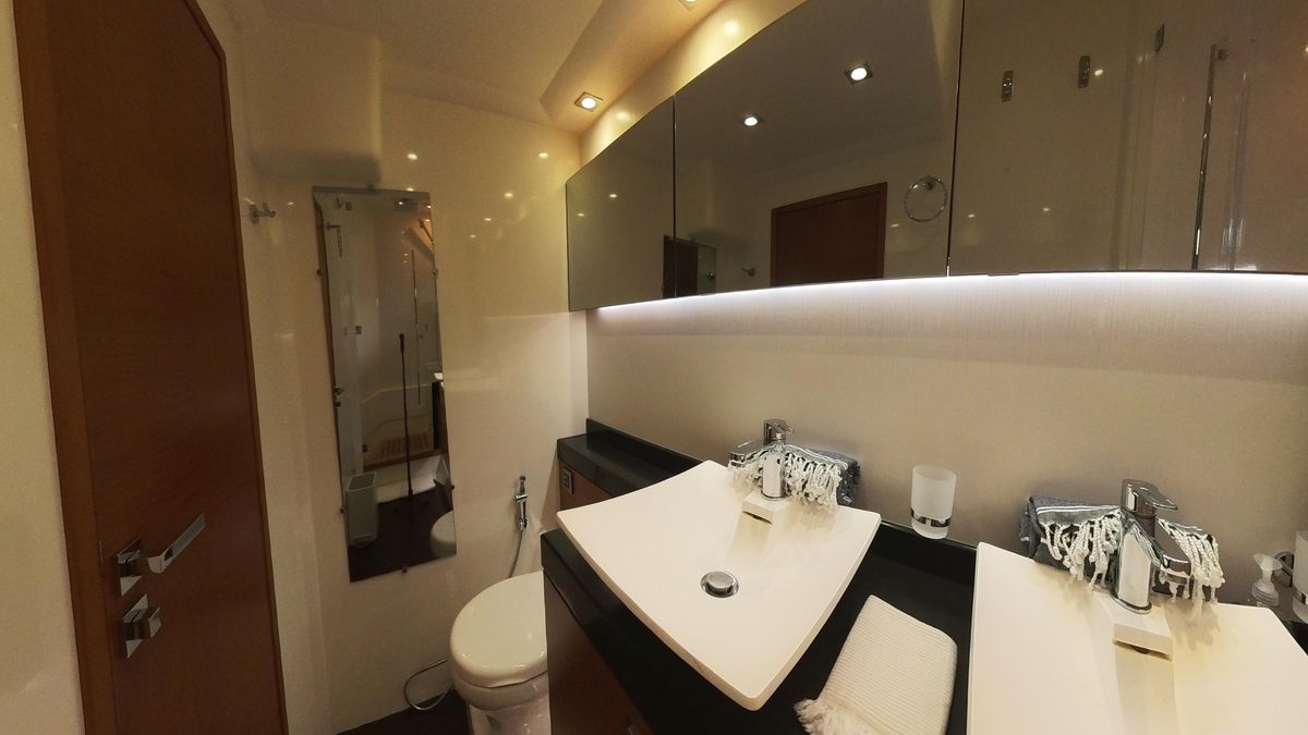2014 Prestige 62 