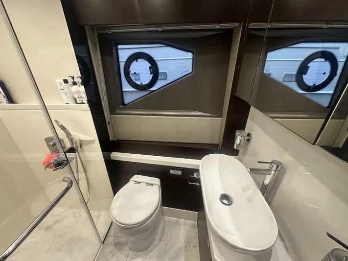  Yacht Photos Pics 2019 Sunseeker Manhattan 52 - Image 20