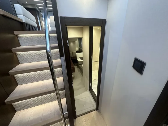  Yacht Photos Pics 2019 Sunseeker Manhattan 52 - Image 19