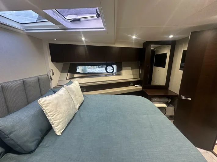  Yacht Photos Pics 2019 Sunseeker Manhattan 52 - Image 15