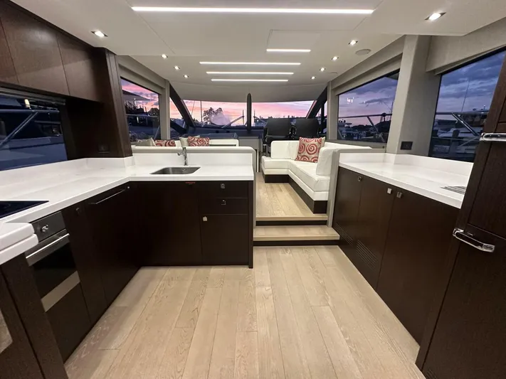  Yacht Photos Pics 2019 Sunseeker Manhattan 52 - Image 3