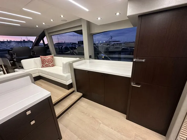  Yacht Photos Pics 2019 Sunseeker Manhattan 52 - Image 5