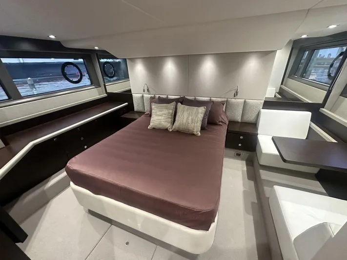  Yacht Photos Pics 2019 Sunseeker Manhattan 52 - Image 21
