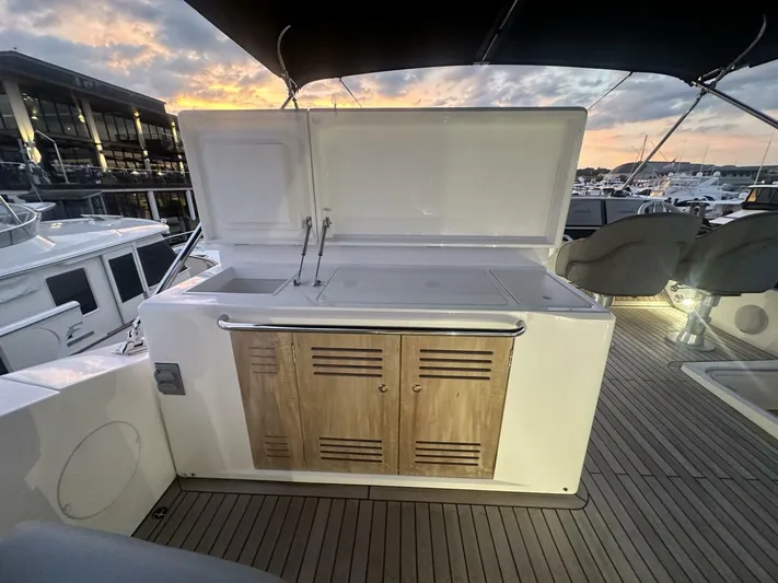 Yacht Photos Pics 2019 Sunseeker Manhattan 52 - Image 37
