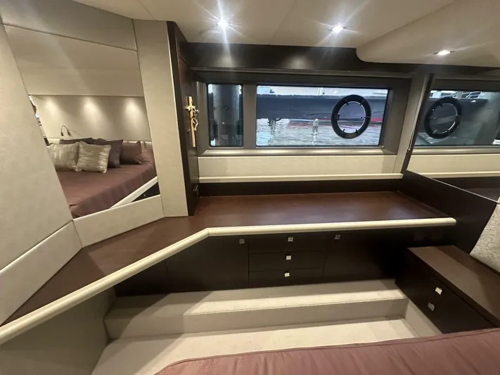  Yacht Photos Pics 2019 Sunseeker Manhattan 52 - Image 23