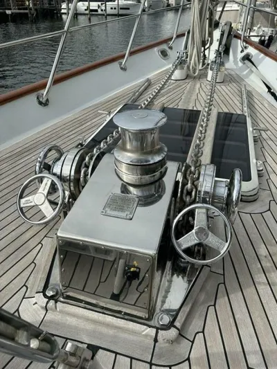 Toto Yacht Photos Pics Palmer Johnson 110 Cruising Sloop 1983 deck with anchor windlass and chain.