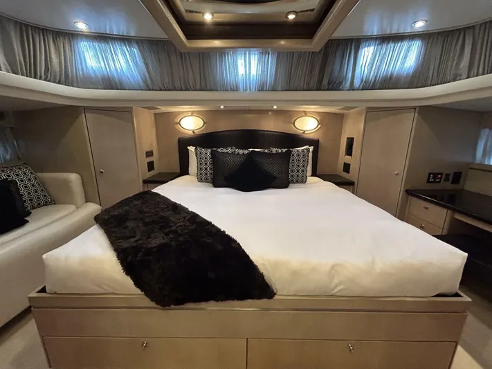 Toto Yacht Photos Pics Luxurious master bedroom on a 1983 Palmer Johnson 110 Cruising Sloop yacht.