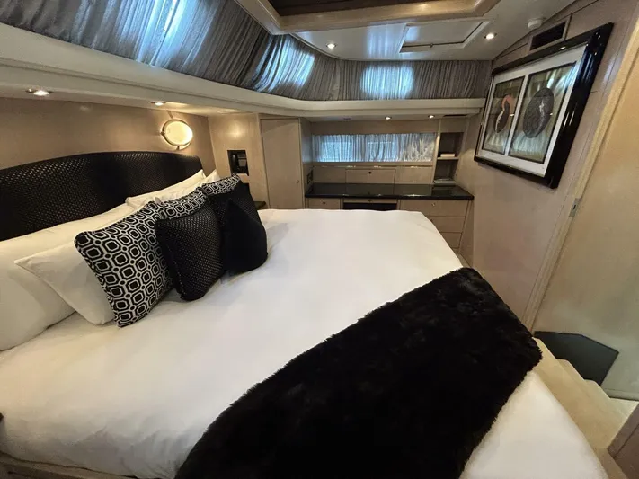 Toto Yacht Photos Pics Luxurious bedroom interior of 1983 Palmer Johnson 110 Cruising Sloop yacht.