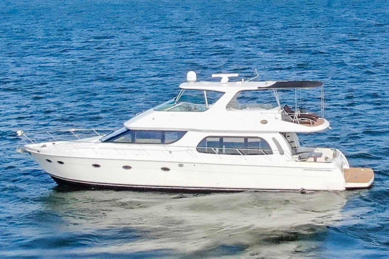 Carver 560 Voyager