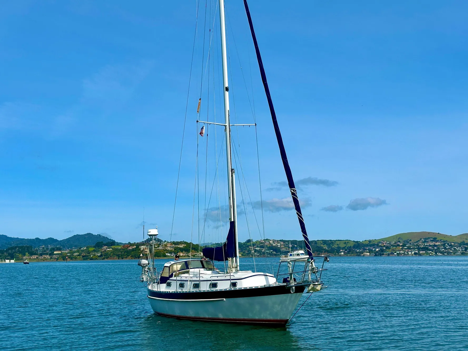 Sailboat Valiant 39, 1996 model, anchored in scenic bay with clear blue sky.