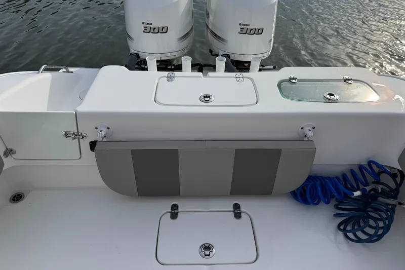  Yacht Photos Pics 2021 Cape Horn 31 T boat with Yamaha 300 engines, featuring a clean deck layout.