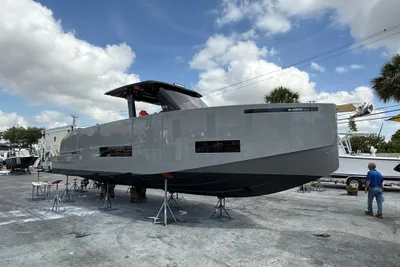De Antonio Yachts D42