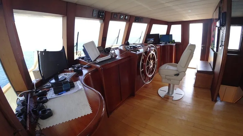  Yacht Photos Pics Bridge interior of 2005 Explorer Classic 34m yacht with navigation equipment and captain's chair.
