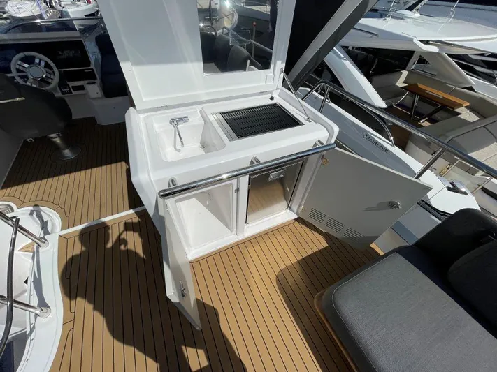  Yacht Photos Pics Azimut Flybridge 50 TTop - Flybridge