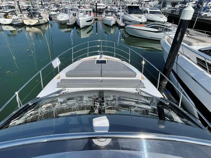  Yacht Photos Pics Azimut Flybridge 50 TTop - Fore deck