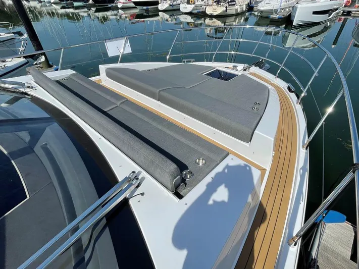  Yacht Photos Pics Azimut Flybridge 50 TTop - Fore deck