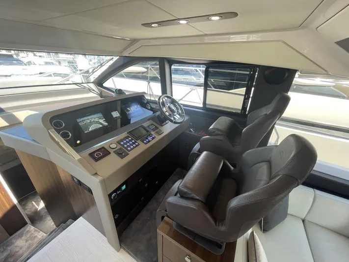  Yacht Photos Pics Azimut Flybridge 50 TTop - Lower helm