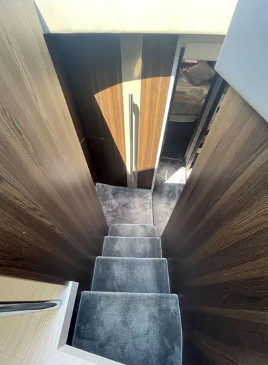  Yacht Photos Pics Azimut Flybridge 50 TTop - Cabin access