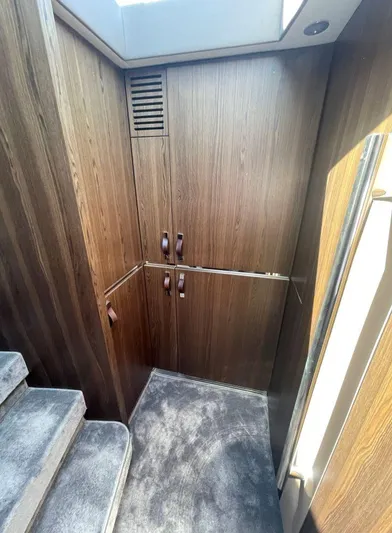  Yacht Photos Pics Azimut Flybridge 50 TTop - Lower storage