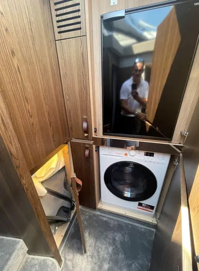  Yacht Photos Pics Azimut Flybridge 50 TTop - Lower storage