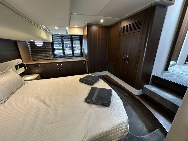  Yacht Photos Pics Azimut Flybridge 50 TTop - Master mid cabin